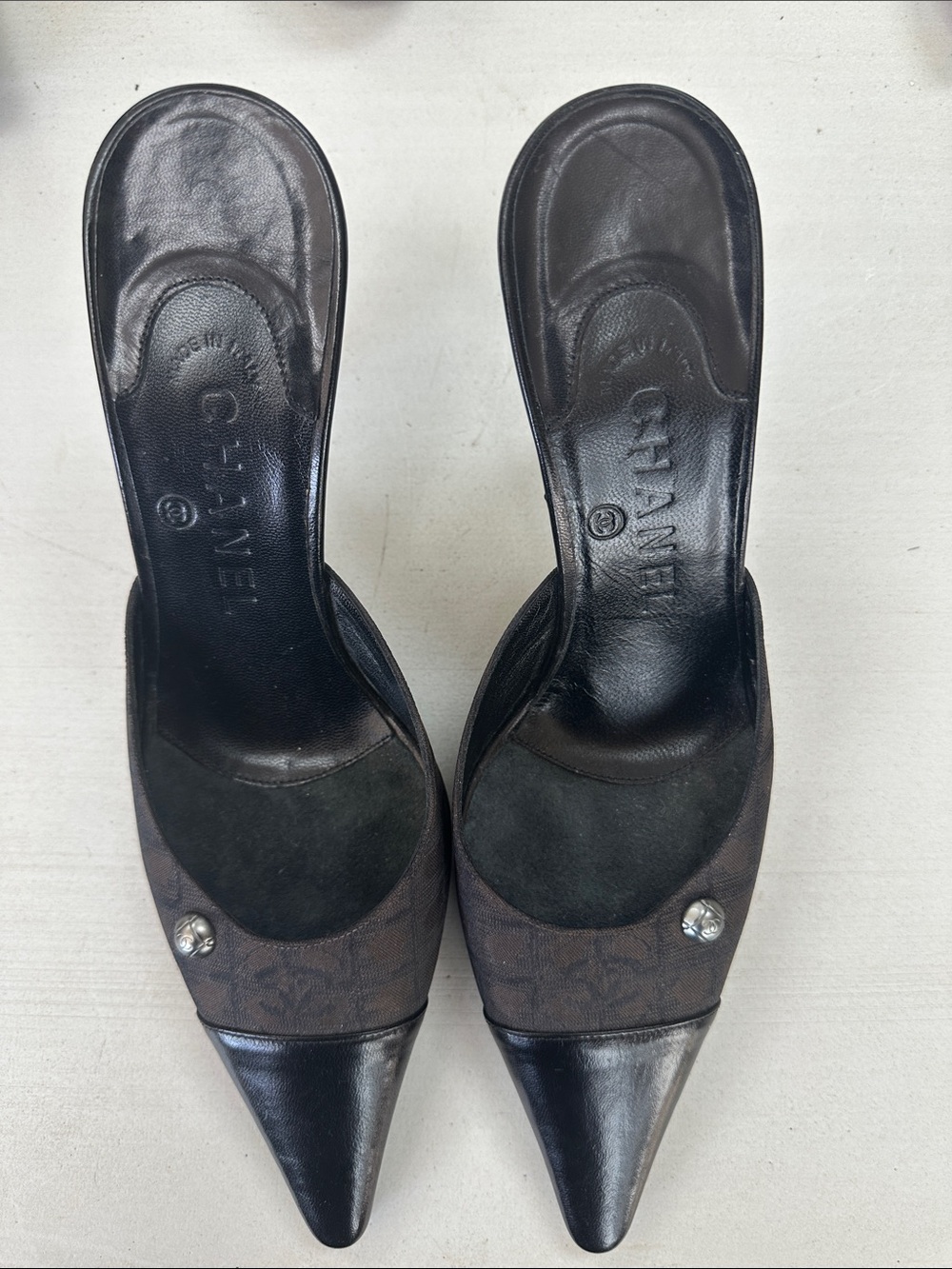 CHANEL Black Logo-Trim Pointed Toe Slide Mules
